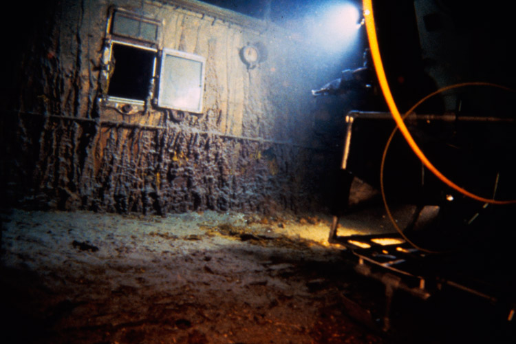 1986 images of the sunken Titanic : Woods Hole Oceanographic Institution